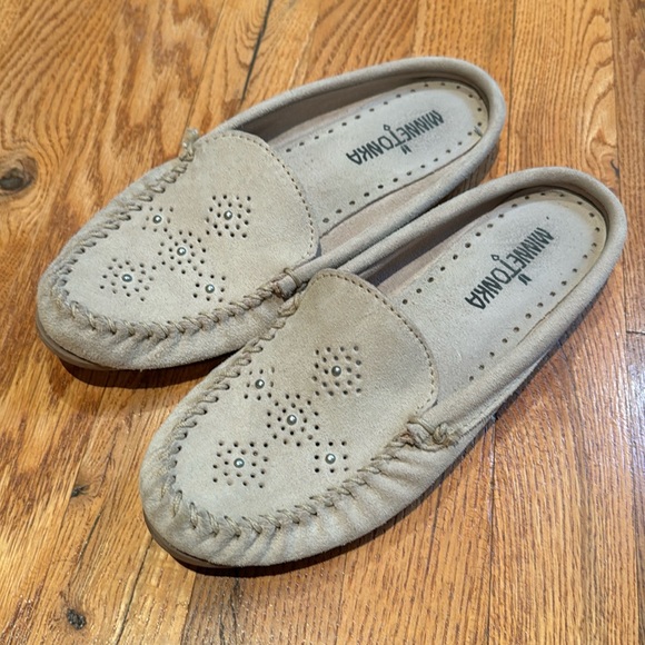 Minnetonka Shoes - Minnetonka leather slip on moccasins tan size 7.5